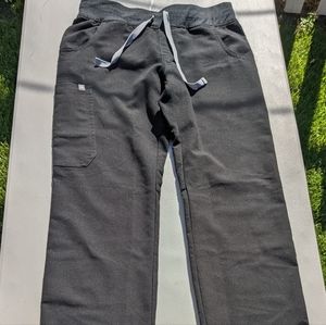 FIGS Women's Kade Cargo Scrub Pants in Black Size XS